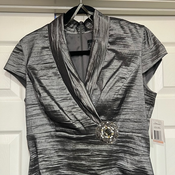 NEW ALEX EVENINGS PORTRAIT COLLAR RUCHED FITTED COCKTAIL DRESS - Picture 2 of 9